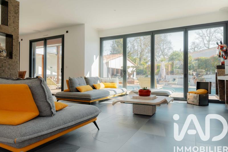 Maison - 395 m² - 12 pièces