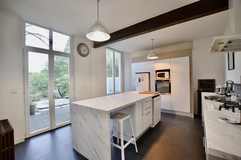 Maison - 208 m² - 8 pièces