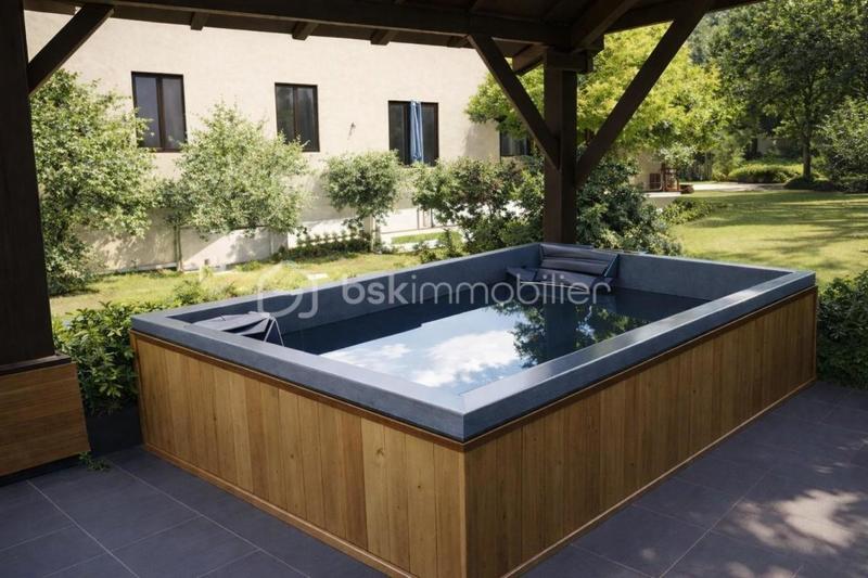 Propriété - 350 m² - 10 pièces