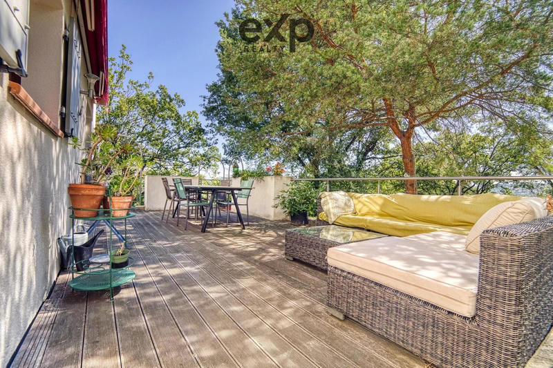 Maison - 203 m² - 6 pièces