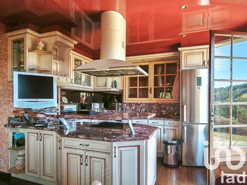 Maison - 184 m² - 9 pièces