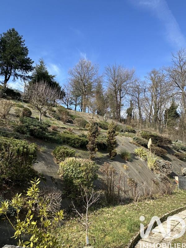 Maison - 211 m² - 7 pièces