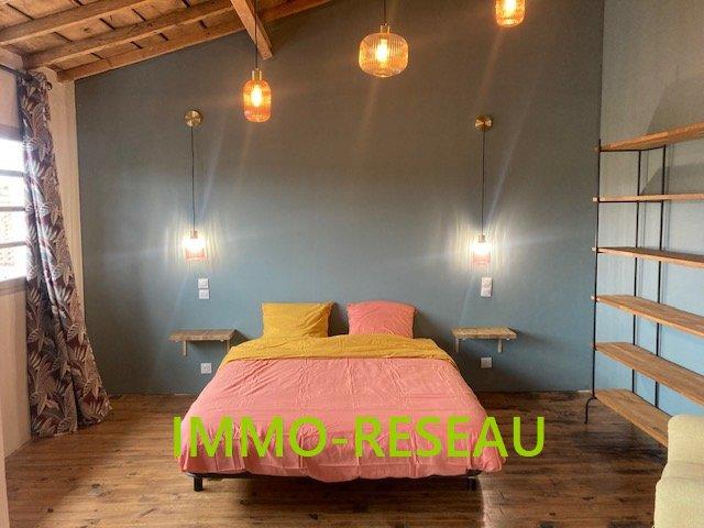 Maison - 285 m² - 8 pièces