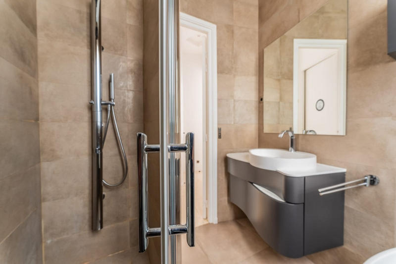 Appartement - 198 m² - 6 pièces