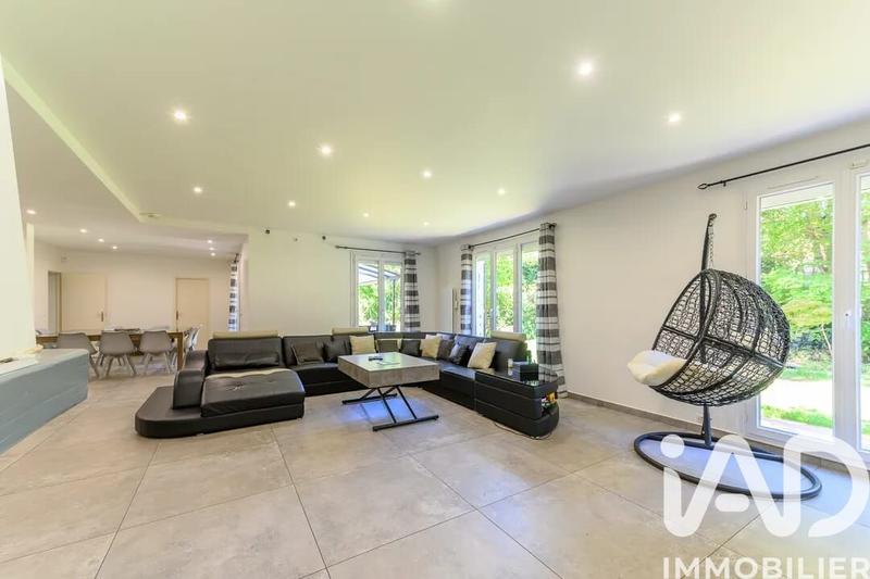 Maison - 232 m² - 8 pièces