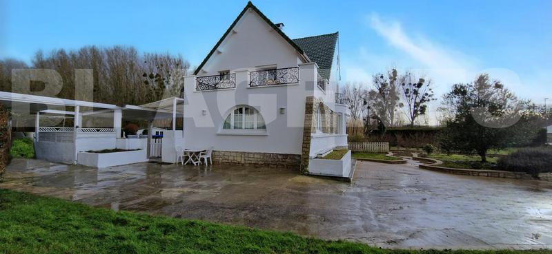 Propriété - 244 m² - 10 pièces