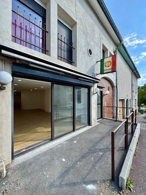 Local commercial - 121 m² - 2 pièces