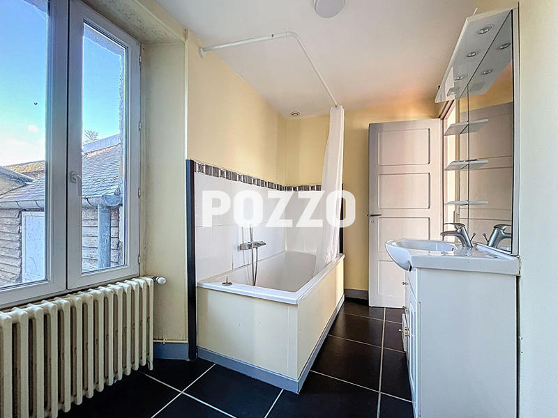 Maison - 600 m² - 6 pièces