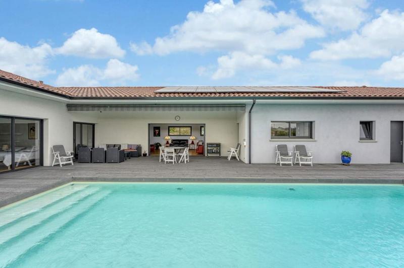 Propriété - 253 m² - 6 pièces