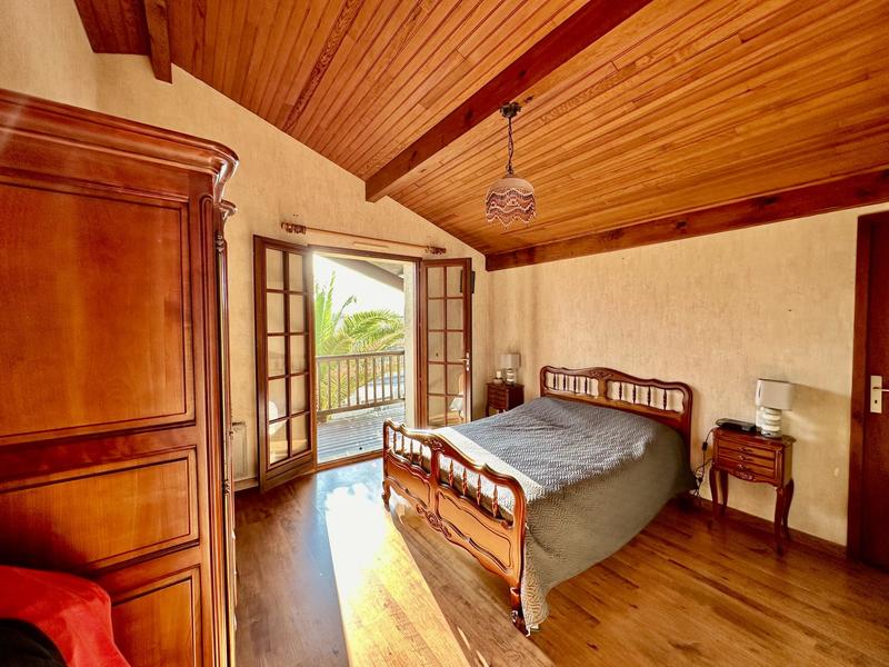 Maison traditionnelle - 200 m² - 8 pièces