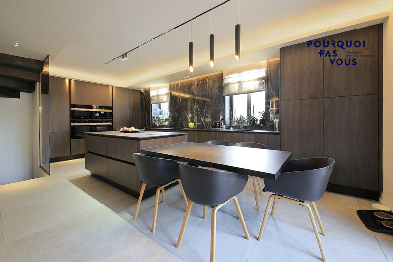 Maison - 360 m² - 6 pièces