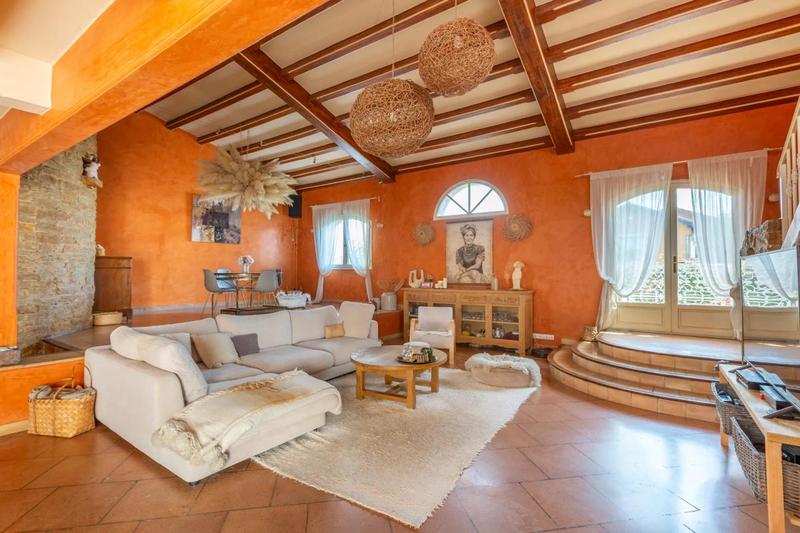 Maison - 221 m² - 6 pièces