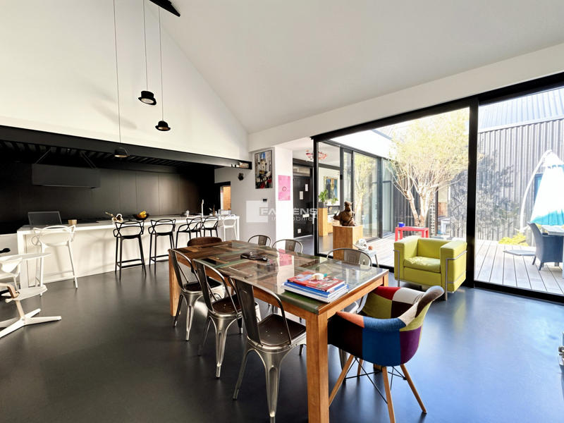 Maison - 258 m² - 8 pièces