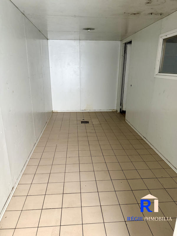 Local commercial - 223 m² - 6 pièces