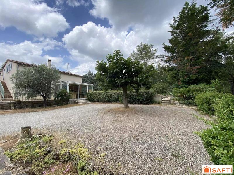 Maison - 205 m² - 7 pièces