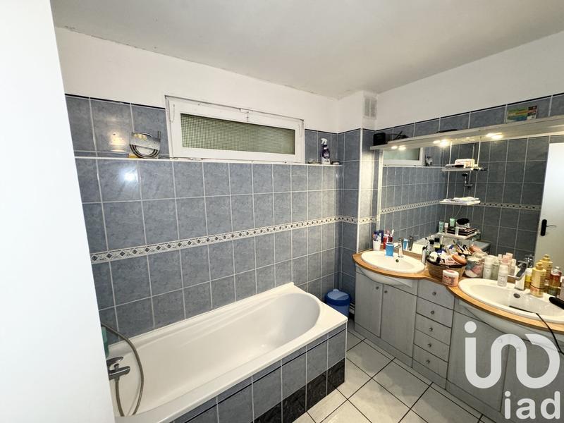 Maison - 182 m² - 7 pièces