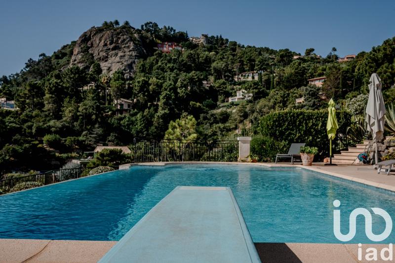 Maison - 250 m² - 7 pièces