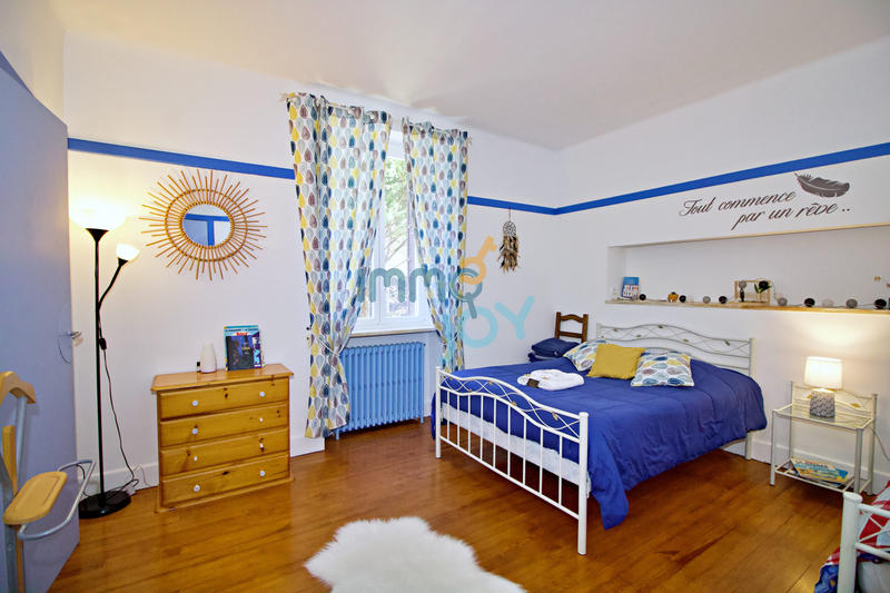 Maison - 310 m² - 11 pièces