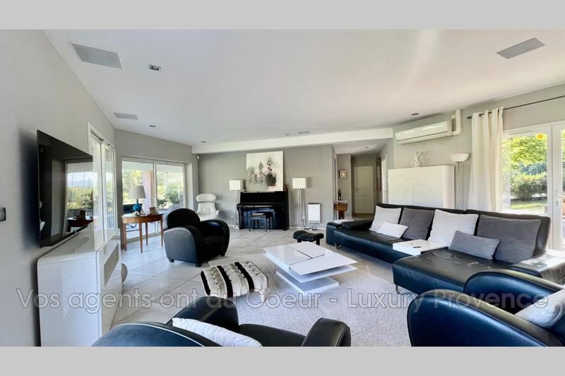 Maison - 215 m² - 6 pièces