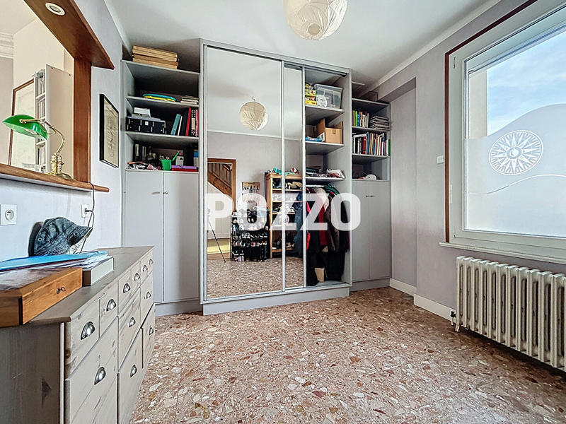 Maison - 240 m² - 9 pièces