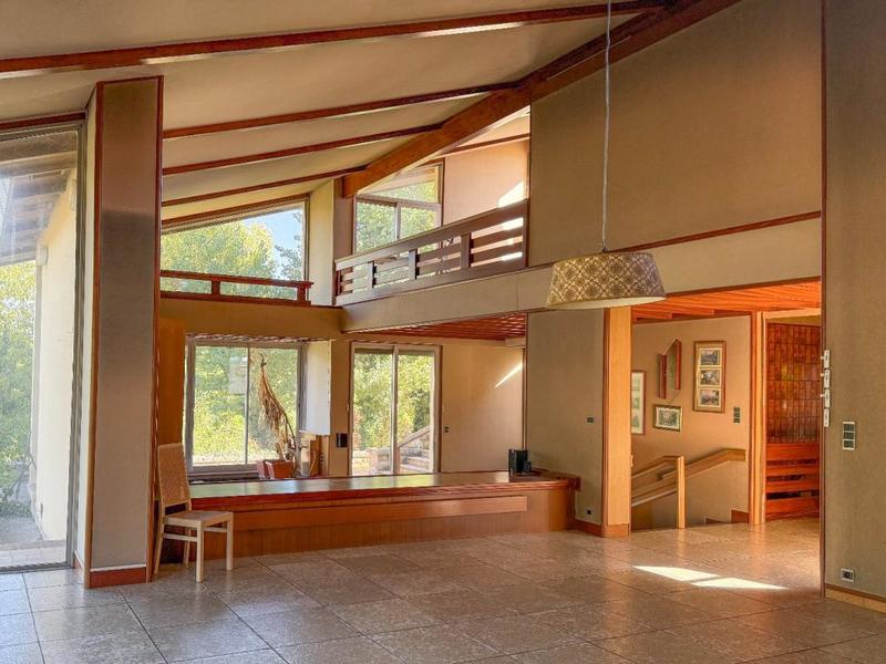 Propriété - 344 m² - 9 pièces