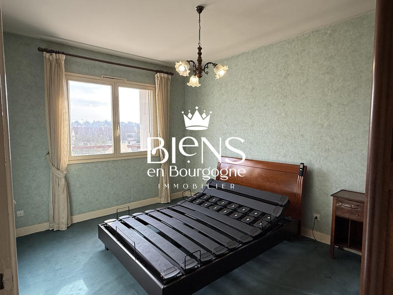 Maison traditionnelle - 174 m² - 7 pièces