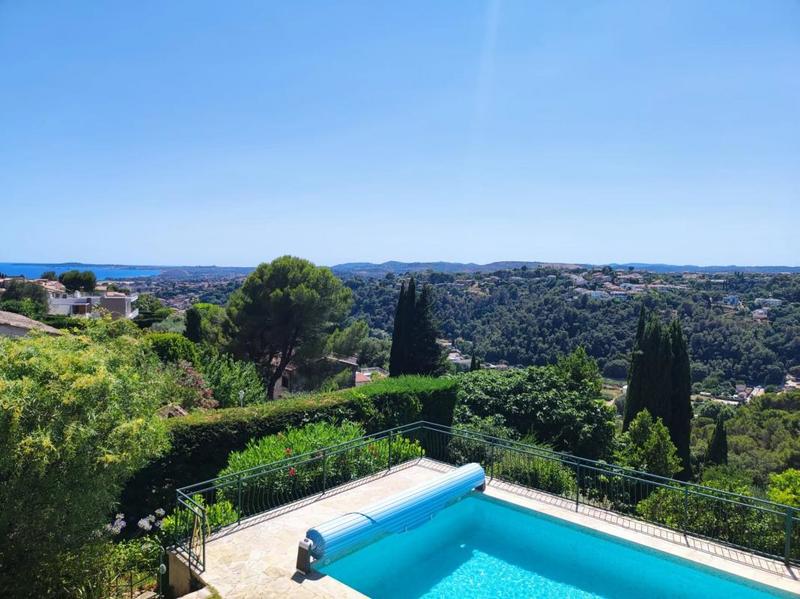 Villa - 180 m² - 6 pièces