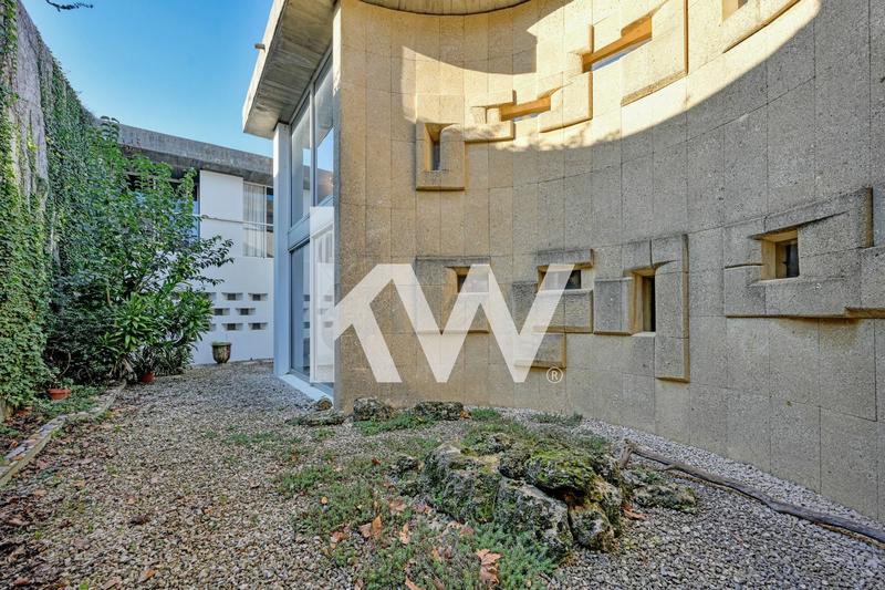 Maison - 250 m² - 9 pièces