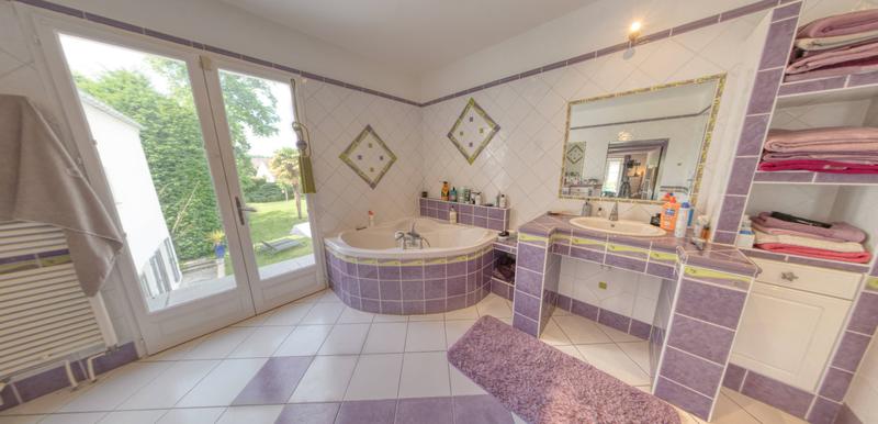 Maison - 250 m² - 7 pièces