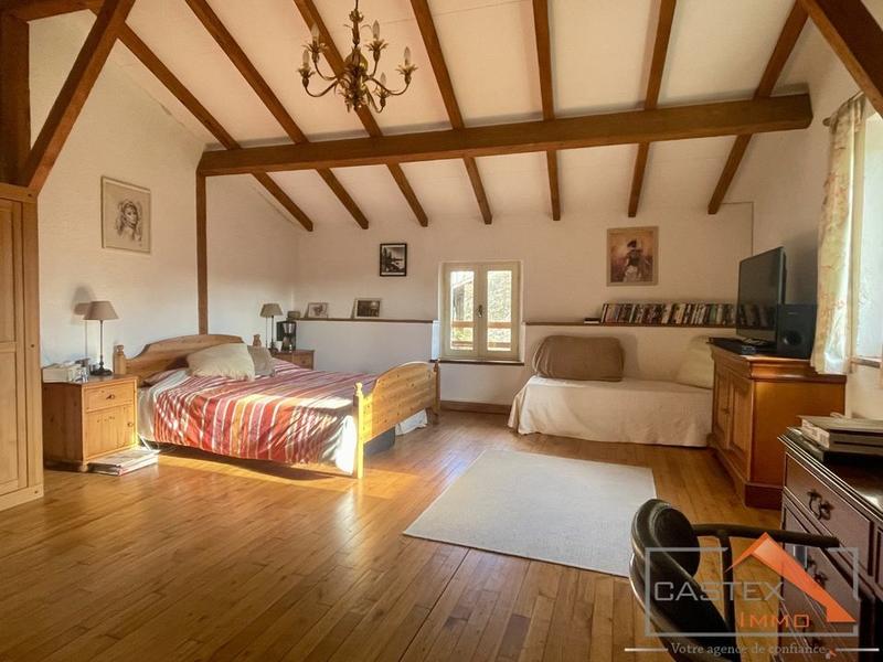 Maison en pierre - 223 m² - 7 pièces