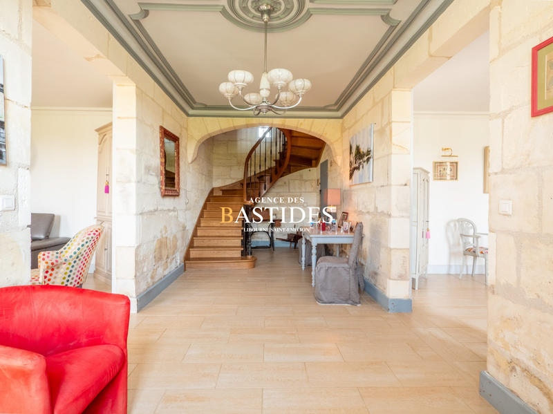 Maison - 310 m² - 8 pièces