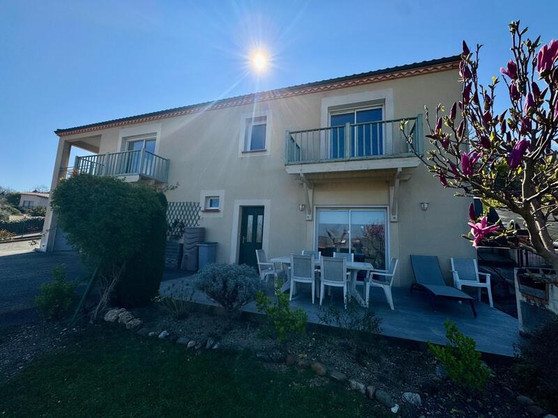 Maison - 230 m² - 8 pièces