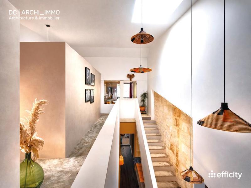 Maison - 223 m² - 7 pièces