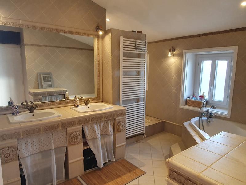 Maison - 245 m² - 7 pièces