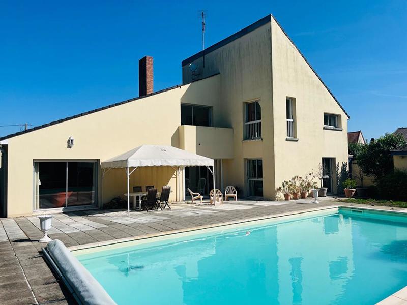 Maison - 359 m² - 11 pièces