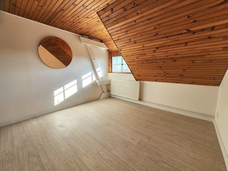 Maison traditionnelle - 194 m² - 9 pièces