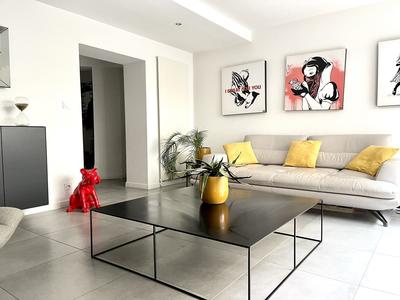 Appartement - 140 m² - 5 pièces