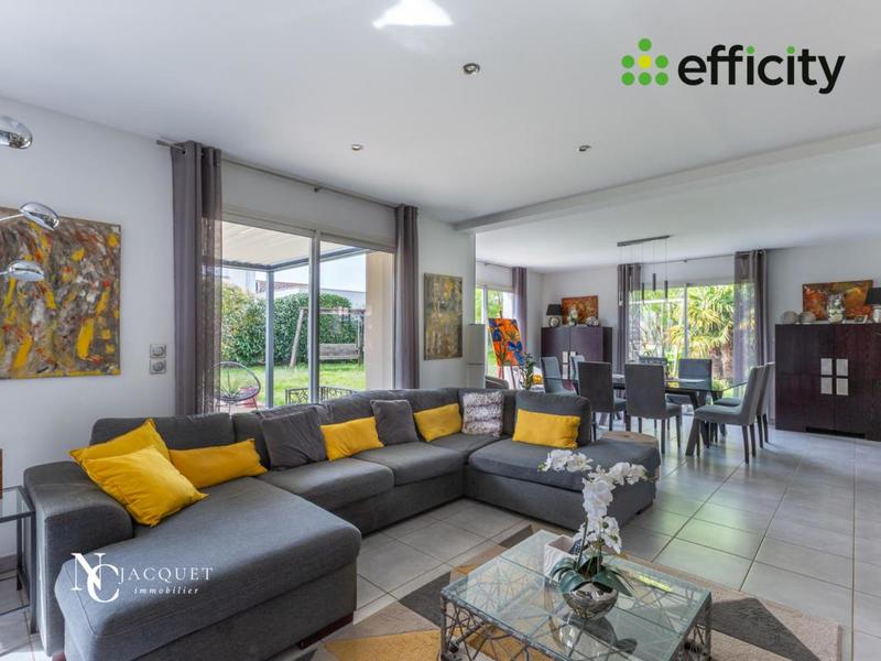 Maison - 161 m² - 7 pièces