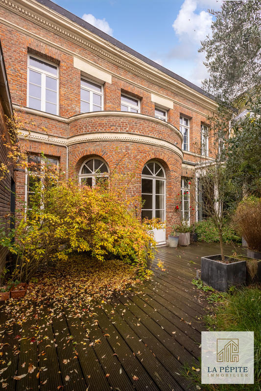 Maison - 306 m² - 10 pièces