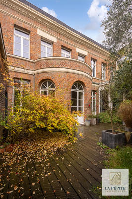 Maison - 306 m² - 10 pièces