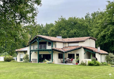 Maison contemporaine - 245 m² - 10 pièces