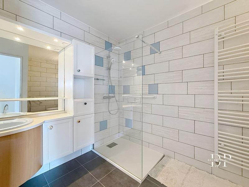 Maison - 222 m² - 5 pièces