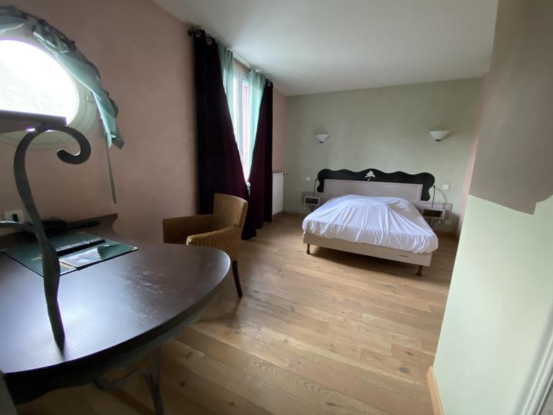 Propriété - 900 m² - 21 pièces