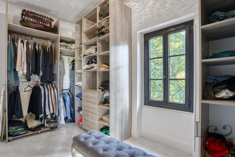 Maison - 250 m² - 13 pièces