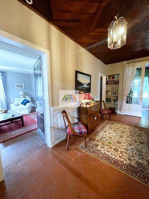 Maison - 283 m² - 8 pièces
