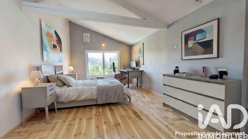 Maison - 250 m² - 9 pièces