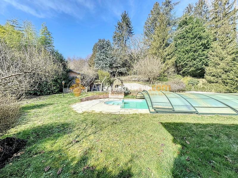 Maison - 285 m² - 8 pièces