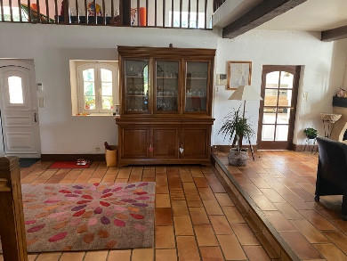 Propriété - 302 m² - 9 pièces