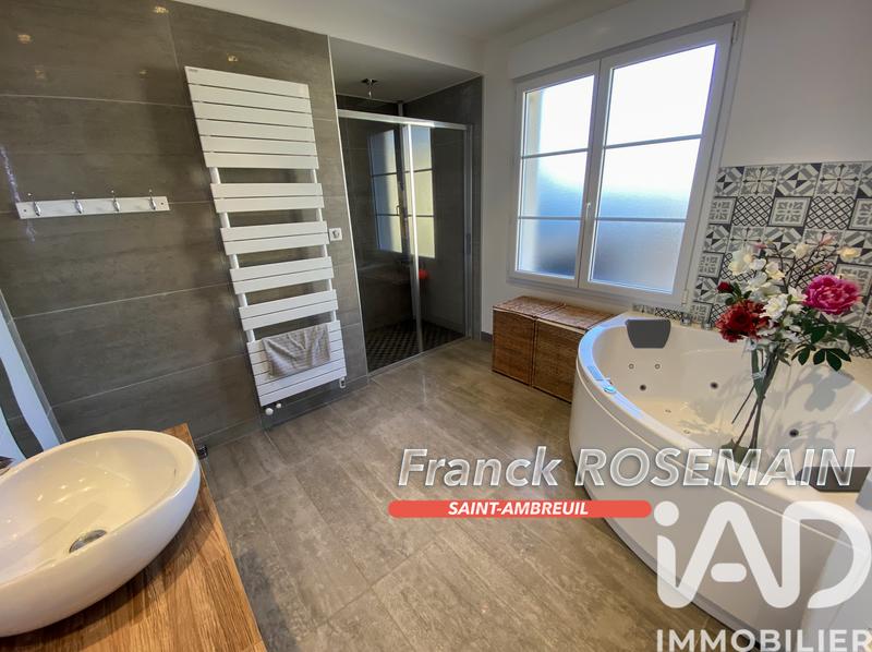 Maison - 260 m² - 10 pièces