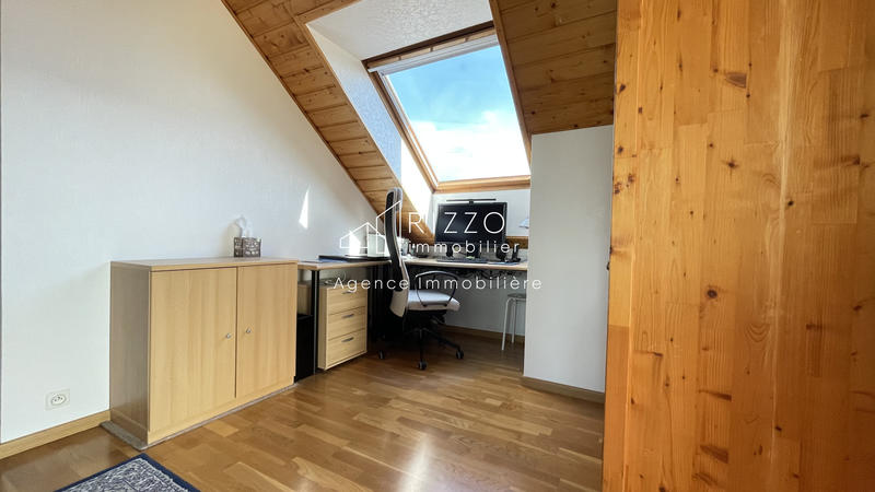 Maison - 246 m² - 9 pièces